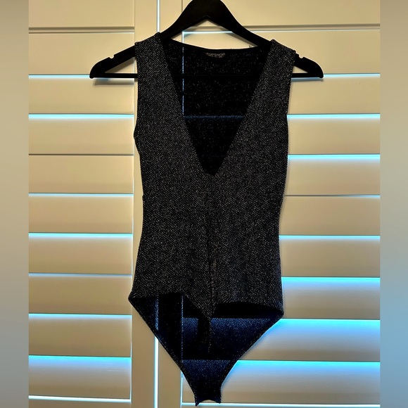 NWOT Topshop Sparkly Diamond Pattern Deep V Bodysuit (2) - Picture 2 of 2